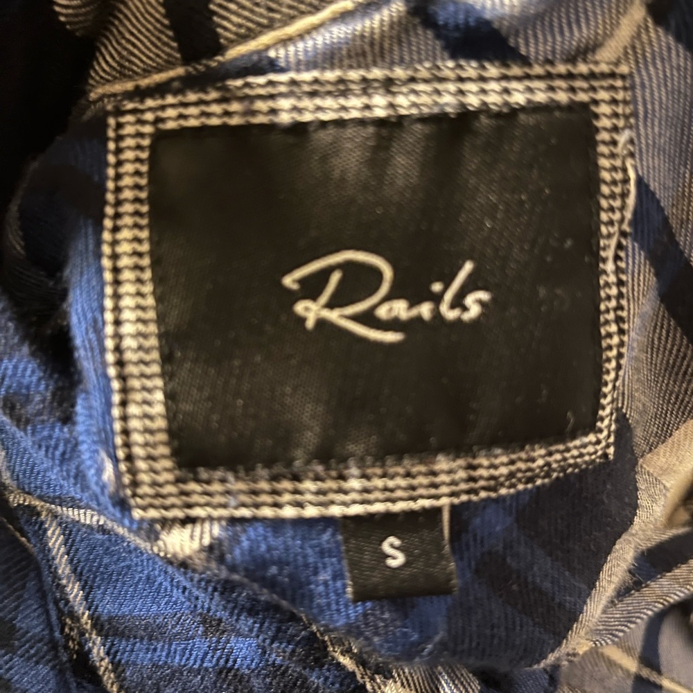 Rails Sleeveless Plaid Button Down Top - Picture 4 of 6